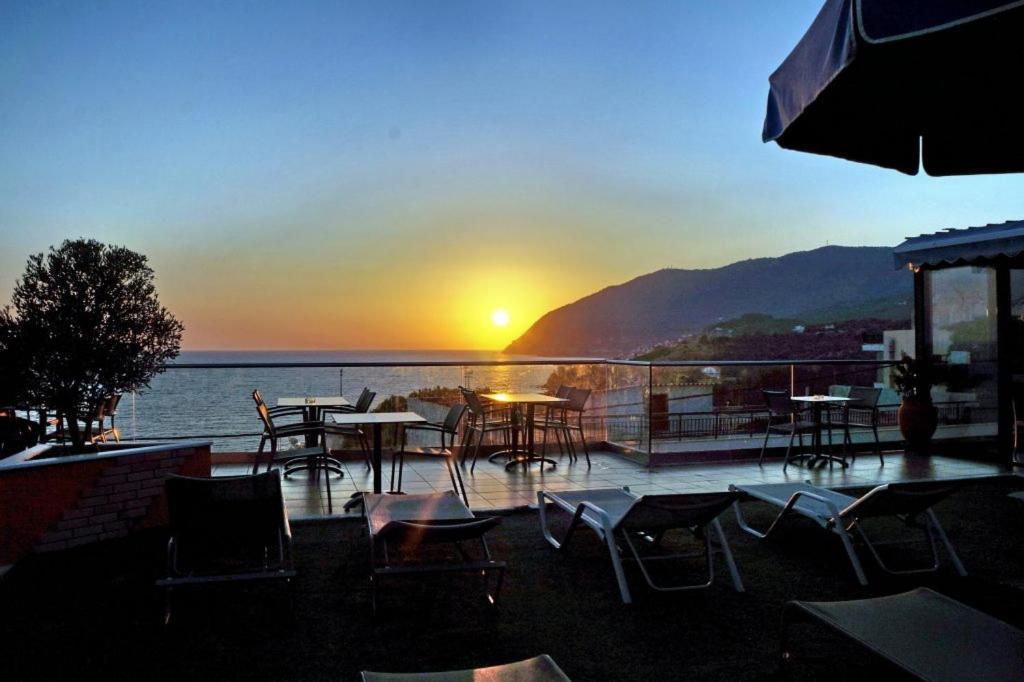 Hotel Vicky II Plomari Ngoại thất bức ảnh