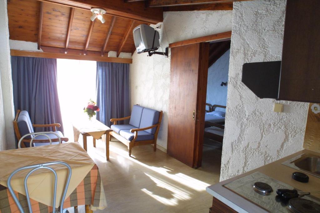 Hotel Vicky II Plomari Ngoại thất bức ảnh